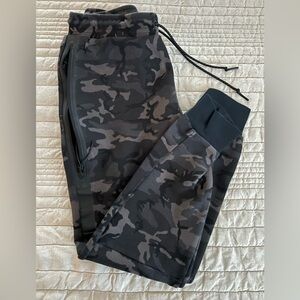 Men Nike sweatpants size M , good condition like new.